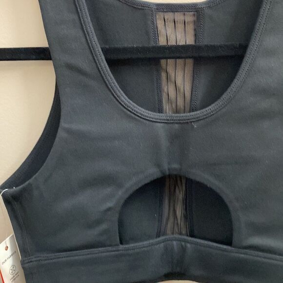 Good American Black Sports Bra With Pin Tuck Mesh Insert Size 1 - Picture 3 of 6